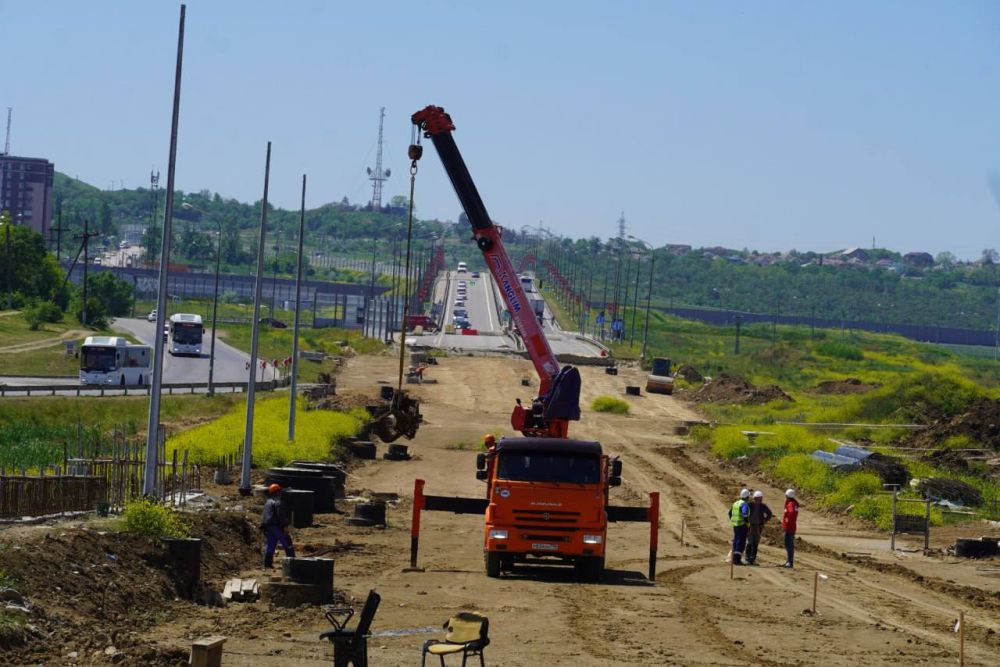 На объекте транспортной развязки с реконструкцией путепровода в районе шоссе Героев Сталинграда продолжаются строительные работы На объекте транспортной развязки с реконструкцией путепровода в районе шоссе Героев Сталинграда продолжаются строительные работы