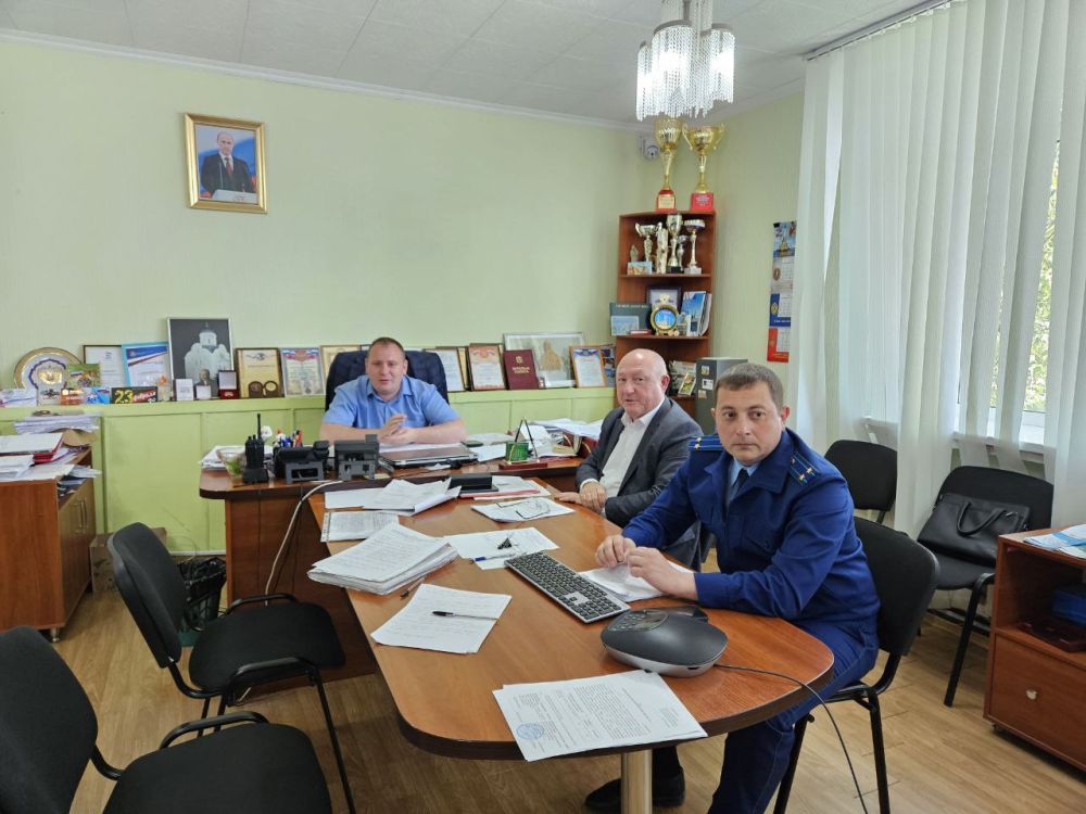 Денис Олейник: Вчера провел заседание рабочей группы Межведомственной комиссии Республики Крым по противодействию нелегальной занятости в Раздольненском районе, на которое были приглашены субъекты хозяйствования, у которых...