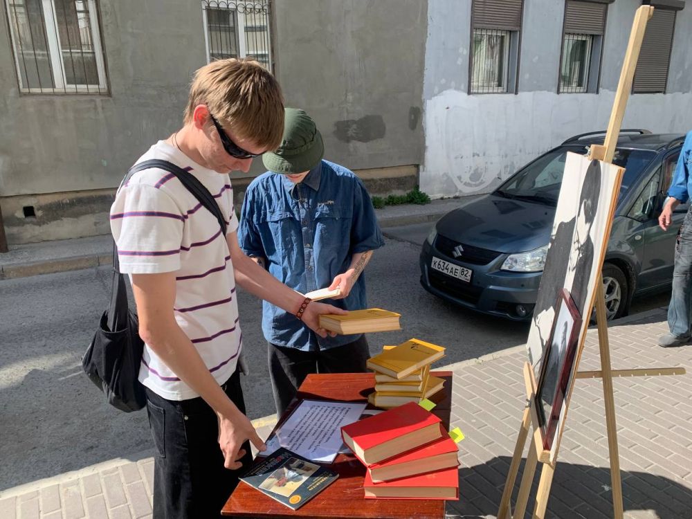В преддверии Дня славянской письменности и культуры наш музей провел культурную акцию, которую условно мы назвали так - «Музей выходит к посетителю» В преддверии Дня славянской письменности и культуры наш музей провел культурную акцию, которую условно мы назвали так - «Музей выходит к посетителю»