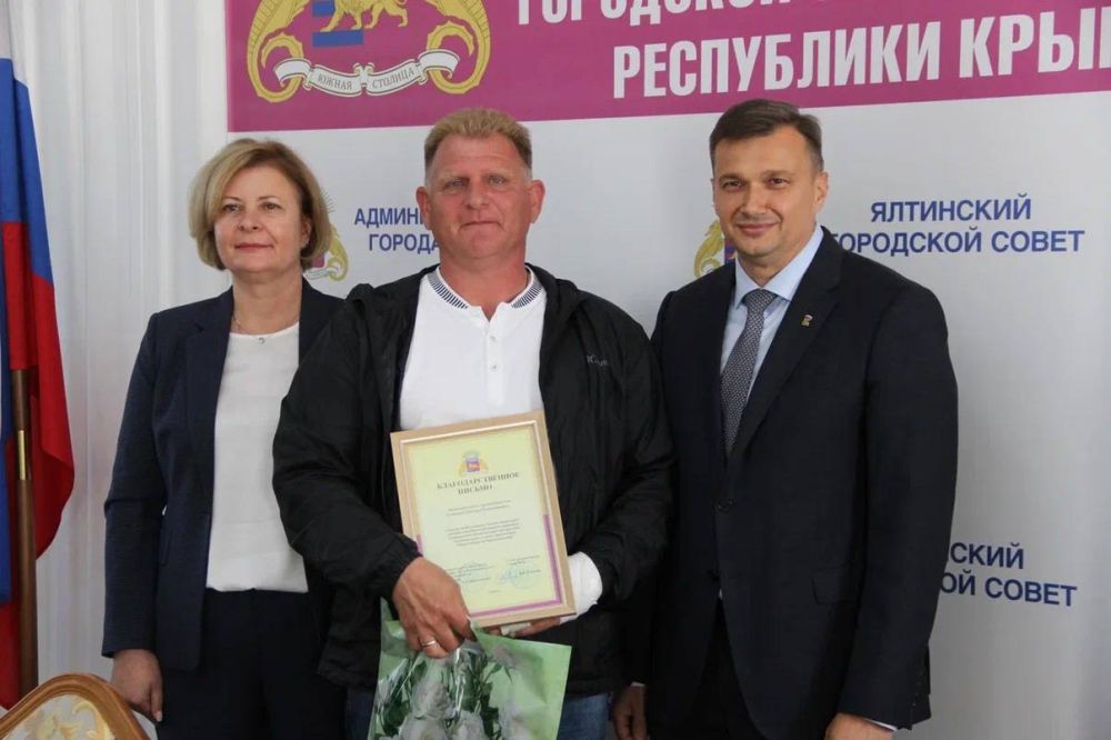 Константин Шимановский: В преддверии Дня российского предпринимательства чествовали предпринимателей муниципального образования! Предпринимательское сообщество вносит большой вклад в развитие Ялты, постоянно улучшает... Константин Шимановский: В преддверии Дня российского предпринимательства чествовали предпринимателей муниципального образования! Предпринимательское сообщество вносит большой вклад в развитие Ялты, постоянно улучшает...