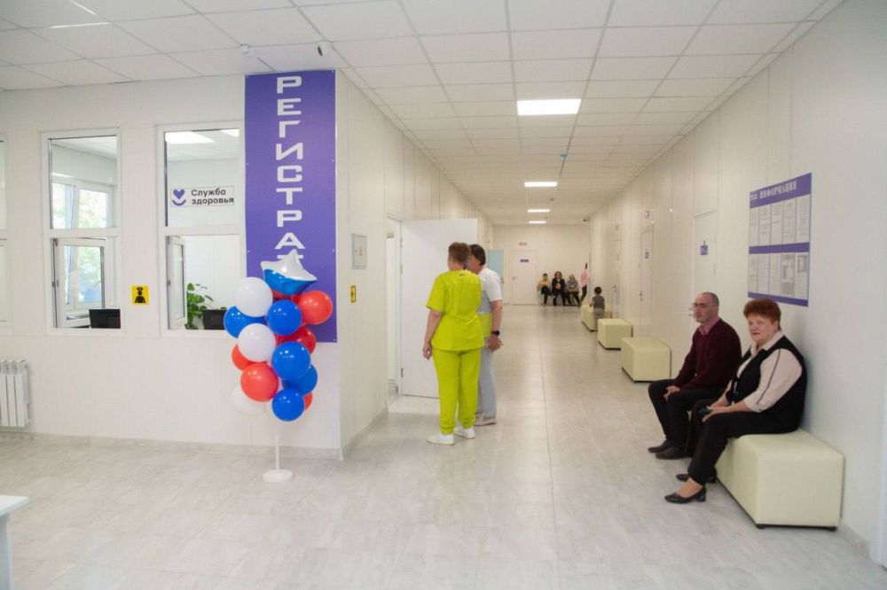 В Белогорском районе состоялось торжественное открытие новой модульной поликлиники, которая пришла на смену зданию, возведённому в 1921 году В Белогорском районе состоялось торжественное открытие новой модульной поликлиники, которая пришла на смену зданию, возведённому в 1921 году