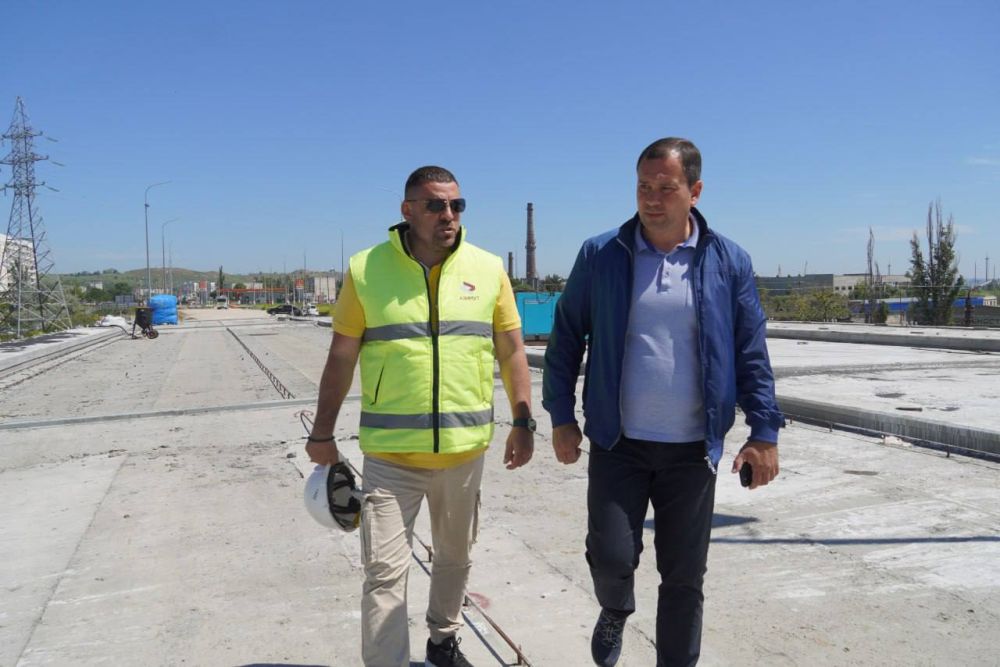 На объекте транспортной развязки с реконструкцией путепровода в районе шоссе Героев Сталинграда продолжаются строительные работы На объекте транспортной развязки с реконструкцией путепровода в районе шоссе Героев Сталинграда продолжаются строительные работы