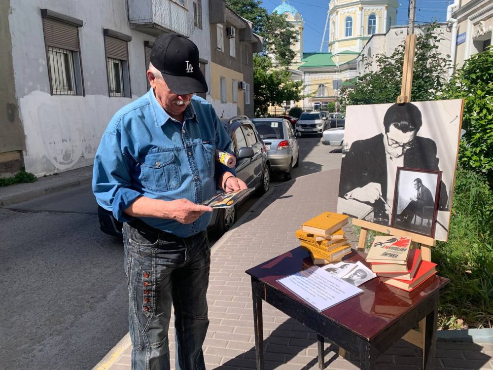 В преддверии Дня славянской письменности и культуры наш музей провел культурную акцию, которую условно мы назвали так - «Музей выходит к посетителю» В преддверии Дня славянской письменности и культуры наш музей провел культурную акцию, которую условно мы назвали так - «Музей выходит к посетителю»