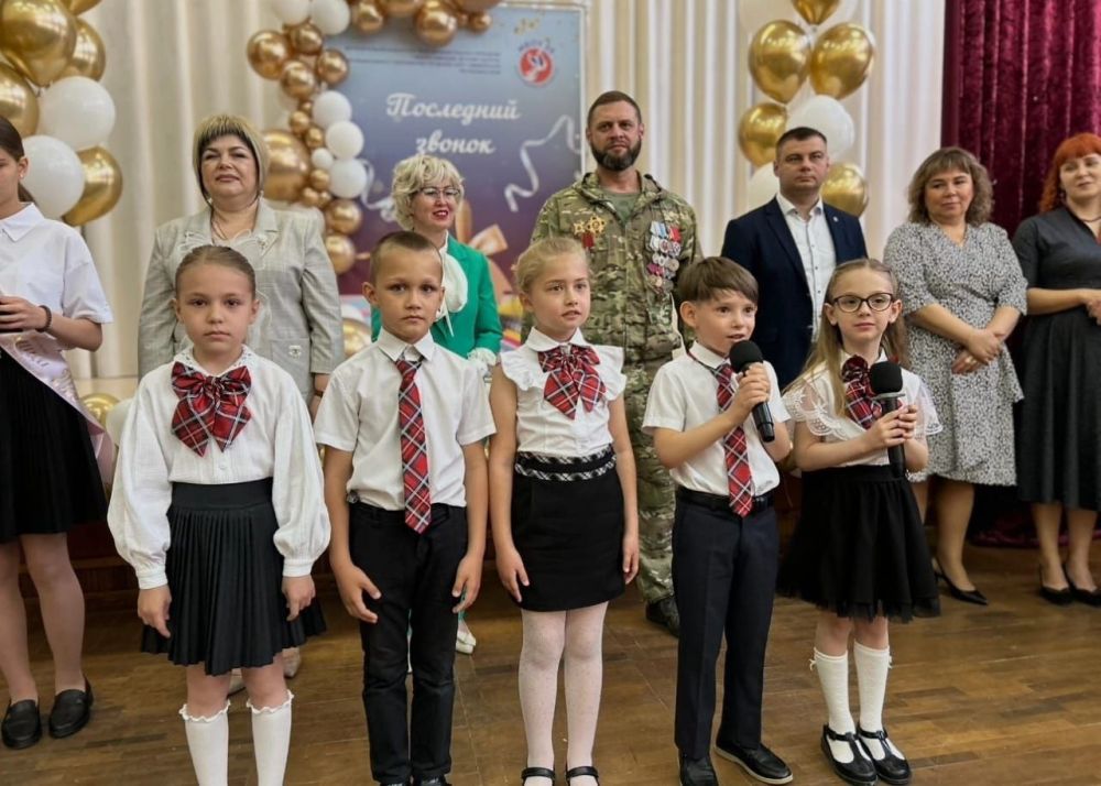 Председатель Государственного комитета по делам межнациональных отношений Республики Крым Руслан Якубов принял участие в торжественной линейке, посвященной окончанию учебного года в МБОУ «Средняя общеобразовательная школа №... Председатель Государственного комитета по делам межнациональных отношений Республики Крым Руслан Якубов принял участие в торжественной линейке, посвященной окончанию учебного года в МБОУ «Средняя общеобразовательная школа №...