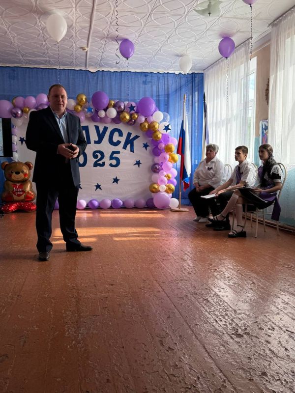 Денис Олейник: В школах Раздольненского района прошли торжественные мероприятия, посвящённые завершению учебного года