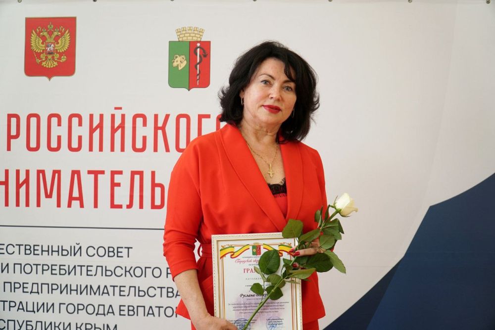 Александр Юрьев: В преддверии Дня российского предпринимательства вручили благодарности наиболее активным представителям бизнеса Евпатории Александр Юрьев: В преддверии Дня российского предпринимательства вручили благодарности наиболее активным представителям бизнеса Евпатории