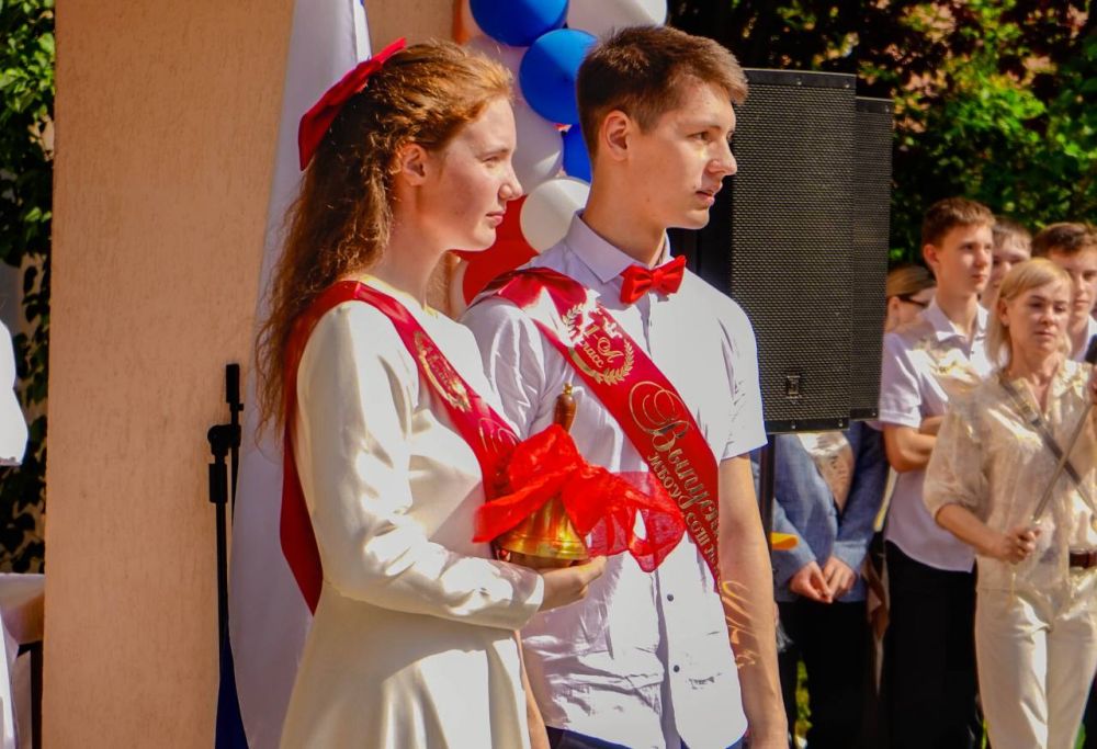 Алексей Зинченко: С новой главой в жизни, дорогие школьники! Алексей Зинченко: С новой главой в жизни, дорогие школьники!