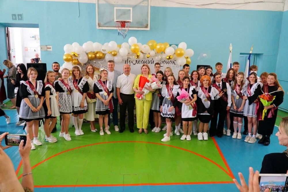 Михаил Назаров: Сегодня в Крымских школах - Последний звонок для выпускников Михаил Назаров: Сегодня в Крымских школах - Последний звонок для выпускников