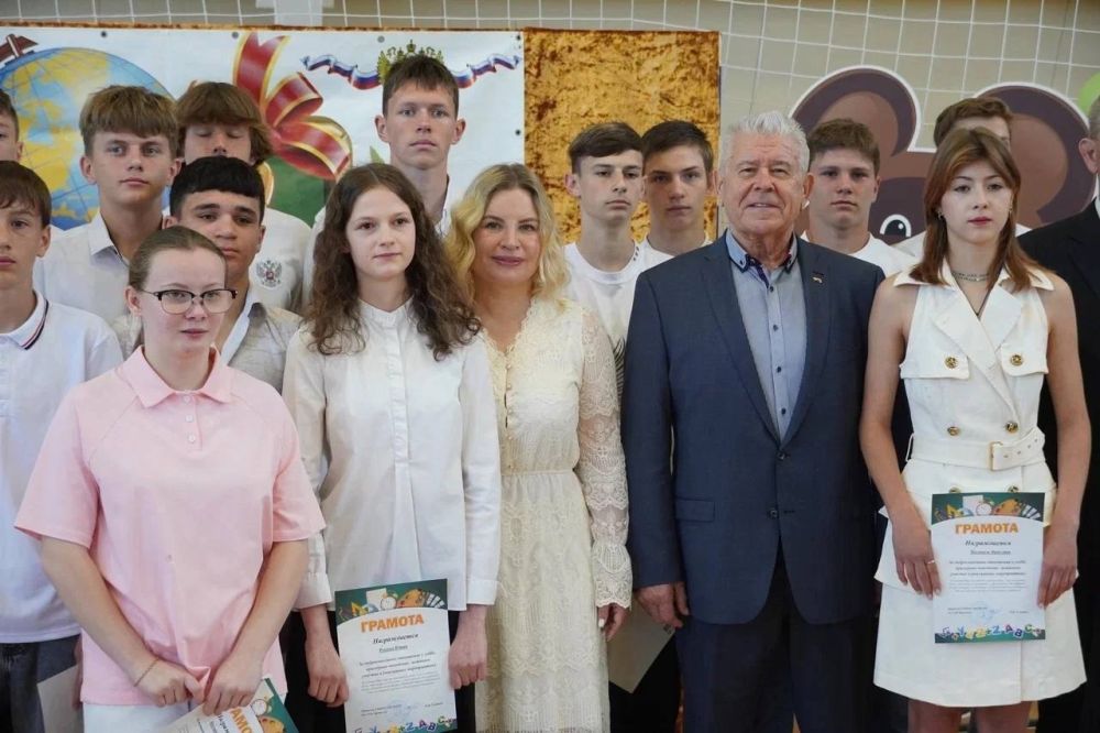 Ольга Торубарова: Сегодня для выпускников крымских школ звучит последний звонок! Ольга Торубарова: Сегодня для выпускников крымских школ звучит последний звонок!