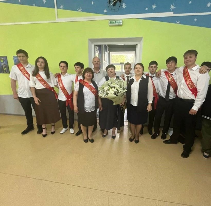 Последний звонок - праздник прощания со школой и новых начинаний Последний звонок - праздник прощания со школой и новых начинаний
