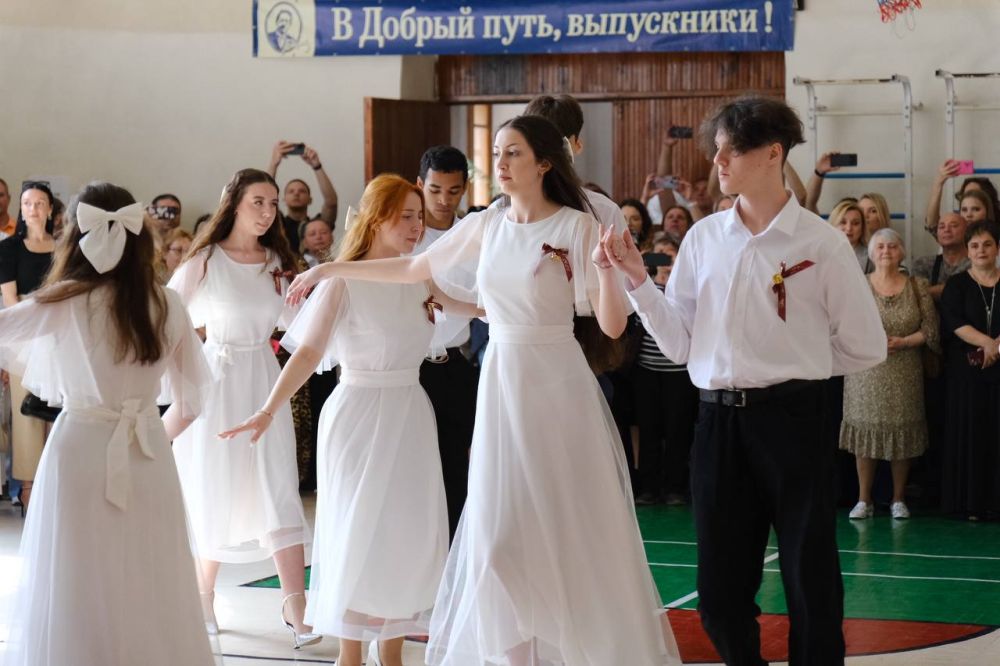 Янина Павленко: Дорогие школьники, их родители, педагоги! Примите самые светлые поздравления с праздником Последнего звонка Янина Павленко: Дорогие школьники, их родители, педагоги! Примите самые светлые поздравления с праздником Последнего звонка