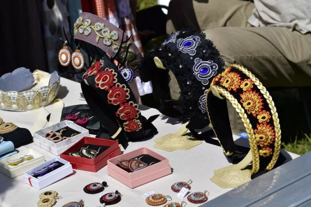 Стиль по-крымски: в Крыму прошел первый модный показ национальной одежды Стиль по-крымски: в Крыму прошел первый модный показ национальной одежды