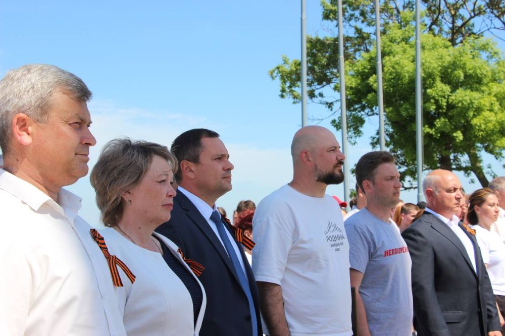 Керчь встретила участников экспедиции «Непокоренные» - молодежного проекта, приуроченного к 80-летию Победы в Великой Отечественной войне Керчь встретила участников экспедиции «Непокоренные» - молодежного проекта, приуроченного к 80-летию Победы в Великой Отечественной войне