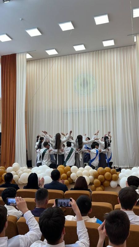 Председатель Государственного комитета по делам межнациональных отношений Республики Крым Руслан Якубов принял участие в торжественной линейке, посвященной окончанию учебного года в МБОУ «Средняя общеобразовательная школа №... Председатель Государственного комитета по делам межнациональных отношений Республики Крым Руслан Якубов принял участие в торжественной линейке, посвященной окончанию учебного года в МБОУ «Средняя общеобразовательная школа №...