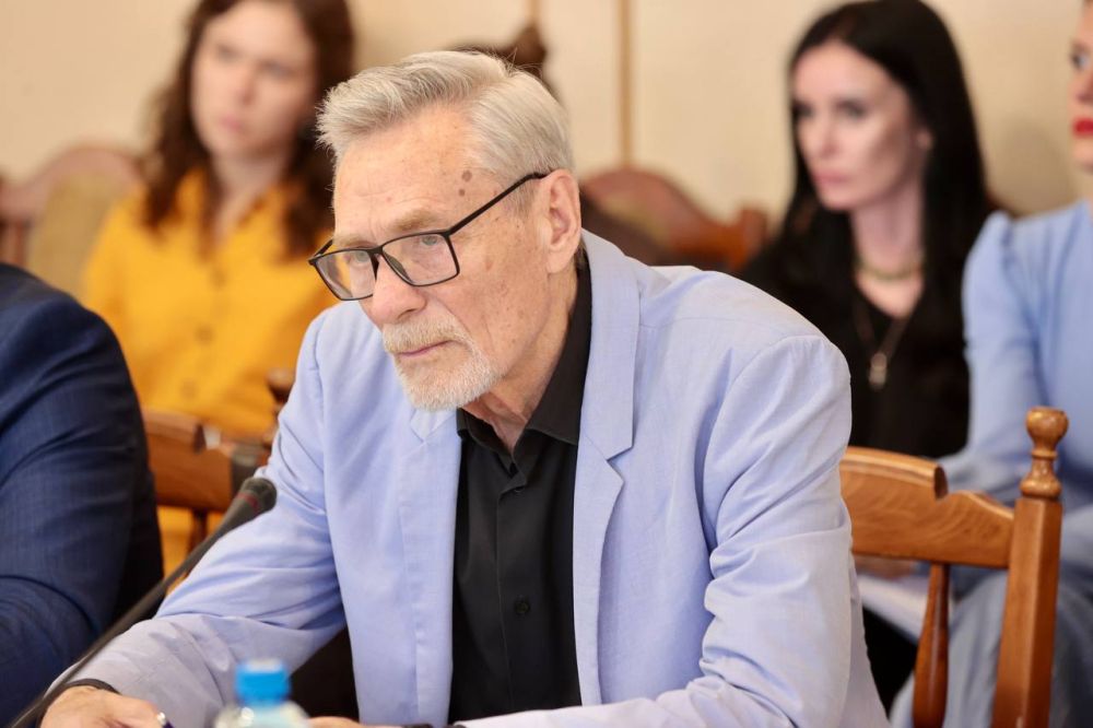 В Государственном Совете РК прошло заседание круглого стола Культурного фронта России и рабочей группы Государственной Думы РФ «Общество и культура» В Государственном Совете РК прошло заседание круглого стола Культурного фронта России и рабочей группы Государственной Думы РФ «Общество и культура»