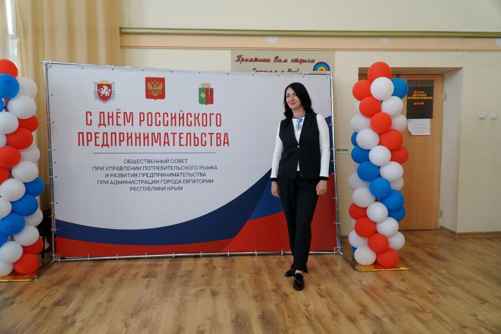 Александр Юрьев: В преддверии Дня российского предпринимательства вручили благодарности наиболее активным представителям бизнеса Евпатории Александр Юрьев: В преддверии Дня российского предпринимательства вручили благодарности наиболее активным представителям бизнеса Евпатории