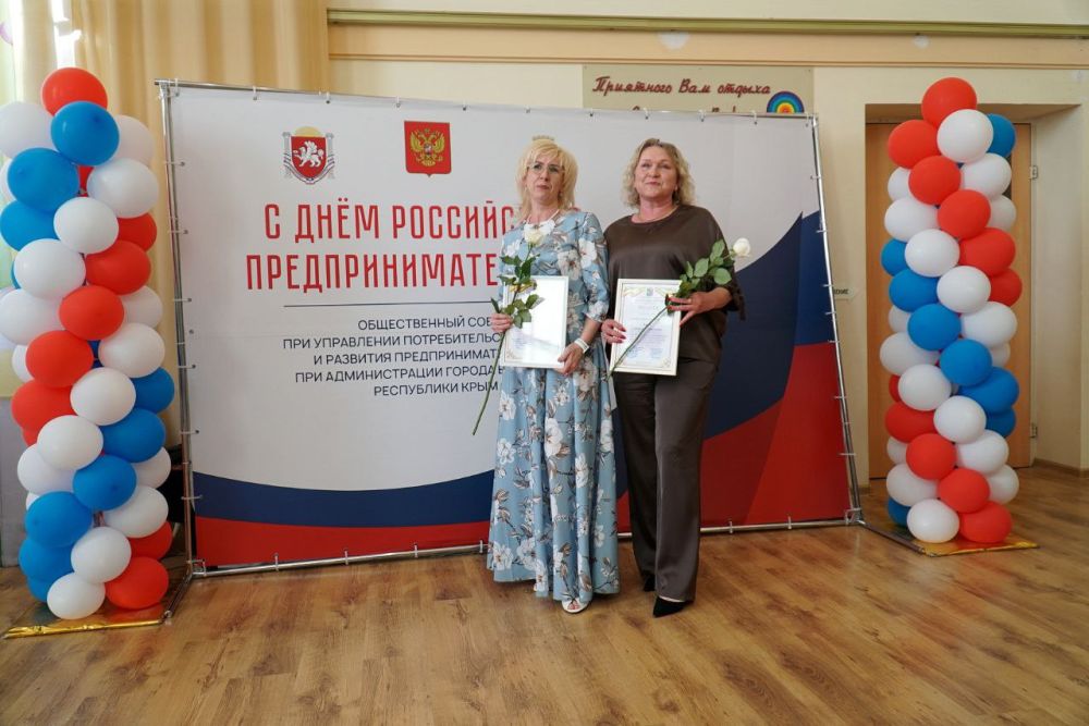 Александр Юрьев: В преддверии Дня российского предпринимательства вручили благодарности наиболее активным представителям бизнеса Евпатории Александр Юрьев: В преддверии Дня российского предпринимательства вручили благодарности наиболее активным представителям бизнеса Евпатории