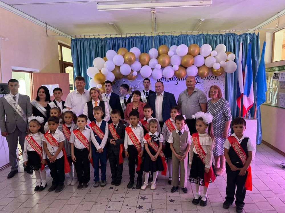 Депутаты Государственного Совета Республики Крым приняли участие в торжественных мероприятиях, посвященных празднику Последнего звонка Депутаты Государственного Совета Республики Крым приняли участие в торжественных мероприятиях, посвященных празднику Последнего звонка