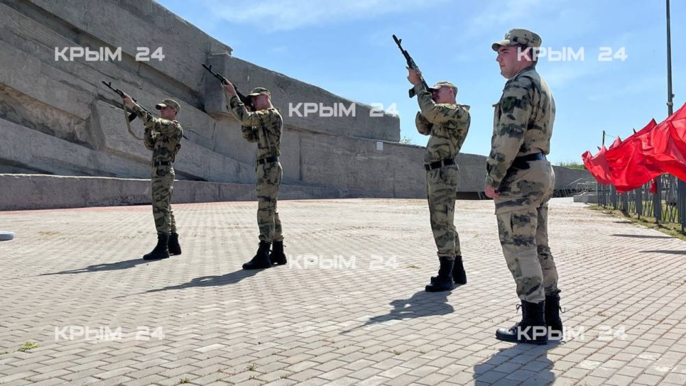 В Керчи отмечают день обороны Аджимушкайских каменоломен В Керчи отмечают день обороны Аджимушкайских каменоломен