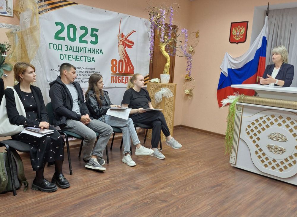 Отделы ЗАГС Крыма проводят майскую Школу молодожёнов на тему «В мае жениться – не маяться!» Отделы ЗАГС Крыма проводят майскую Школу молодожёнов на тему «В мае жениться – не маяться!»