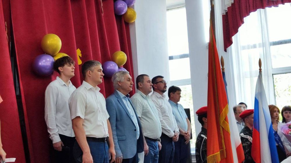 Депутаты Государственного Совета Республики Крым приняли участие в торжественных мероприятиях, посвященных празднику Последнего звонка Депутаты Государственного Совета Республики Крым приняли участие в торжественных мероприятиях, посвященных празднику Последнего звонка