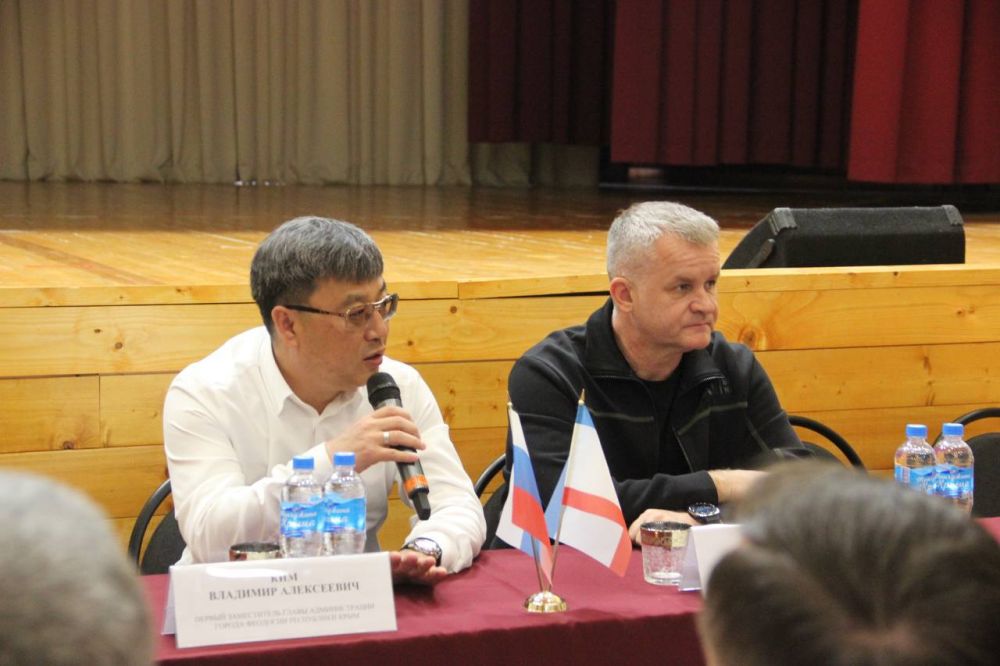 Депутаты Феодосийского городского совета, мой заместитель Игорь Валериевич Заикин приняли сегодня участие во встрече Первого заместителя главы Администрации города Феодосии Владимира Алексеевича Ким с жителями поселка... Депутаты Феодосийского городского совета, мой заместитель Игорь Валериевич Заикин приняли сегодня участие во встрече Первого заместителя главы Администрации города Феодосии Владимира Алексеевича Ким с жителями поселка...
