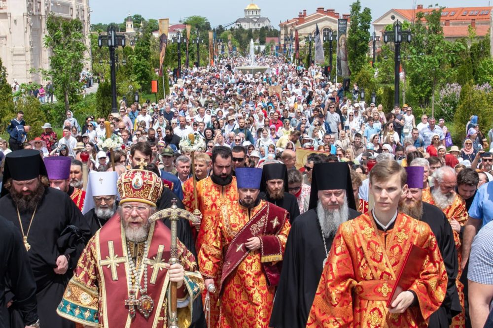Власти Крыма приняли участие в торжествах в День крещения святого равноапостольного великого князя Владимира Власти Крыма приняли участие в торжествах в День крещения святого равноапостольного великого князя Владимира