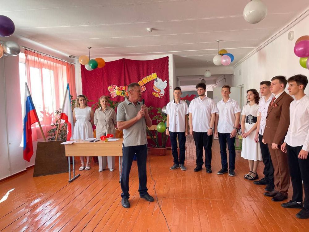 В школах Джанкойского района прозвенели последние звонки В школах Джанкойского района прозвенели последние звонки