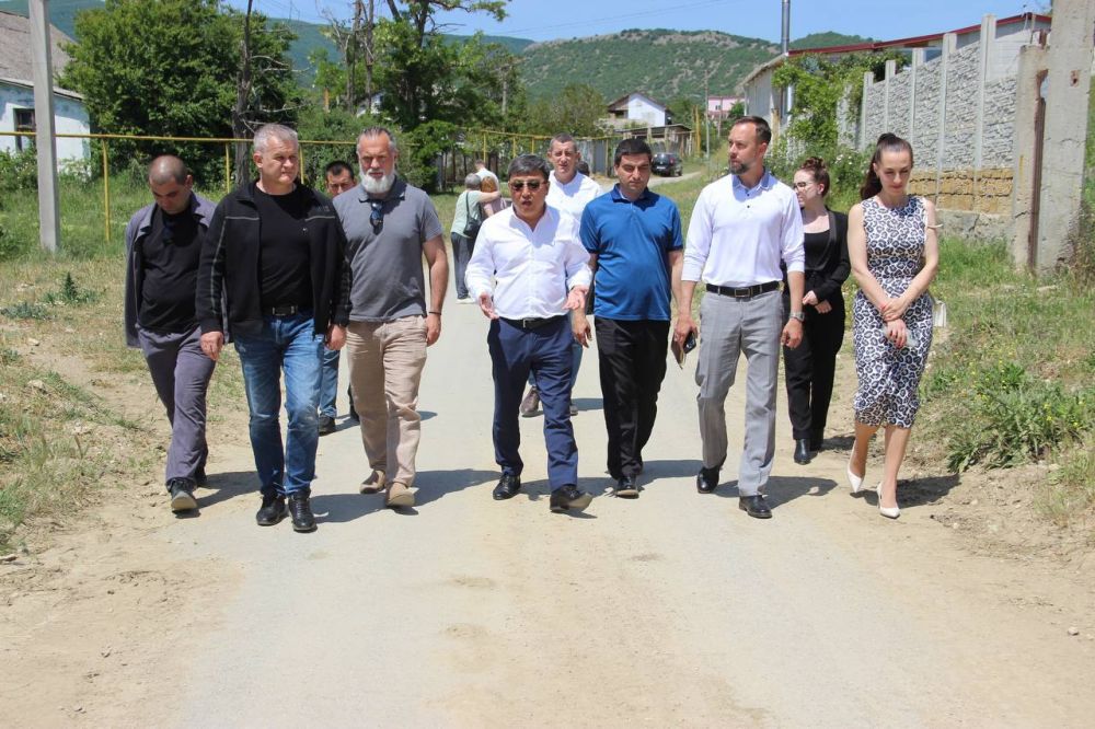 Депутаты Феодосийского городского совета, мой заместитель Игорь Валериевич Заикин приняли сегодня участие во встрече Первого заместителя главы Администрации города Феодосии Владимира Алексеевича Ким с жителями поселка... Депутаты Феодосийского городского совета, мой заместитель Игорь Валериевич Заикин приняли сегодня участие во встрече Первого заместителя главы Администрации города Феодосии Владимира Алексеевича Ким с жителями поселка...