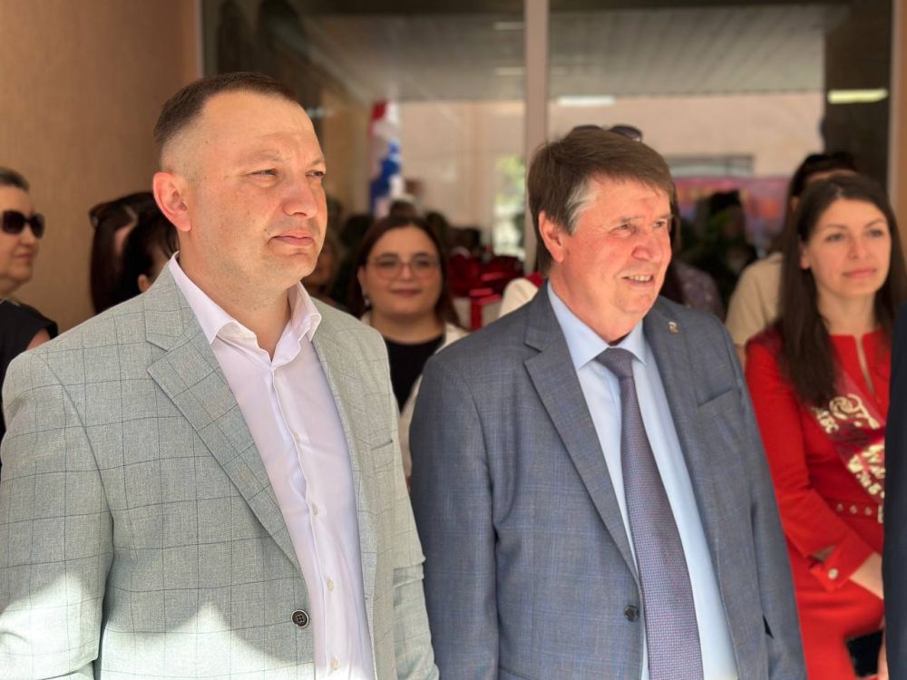 Депутаты Государственного Совета Республики Крым приняли участие в торжественных мероприятиях, посвященных празднику Последнего звонка