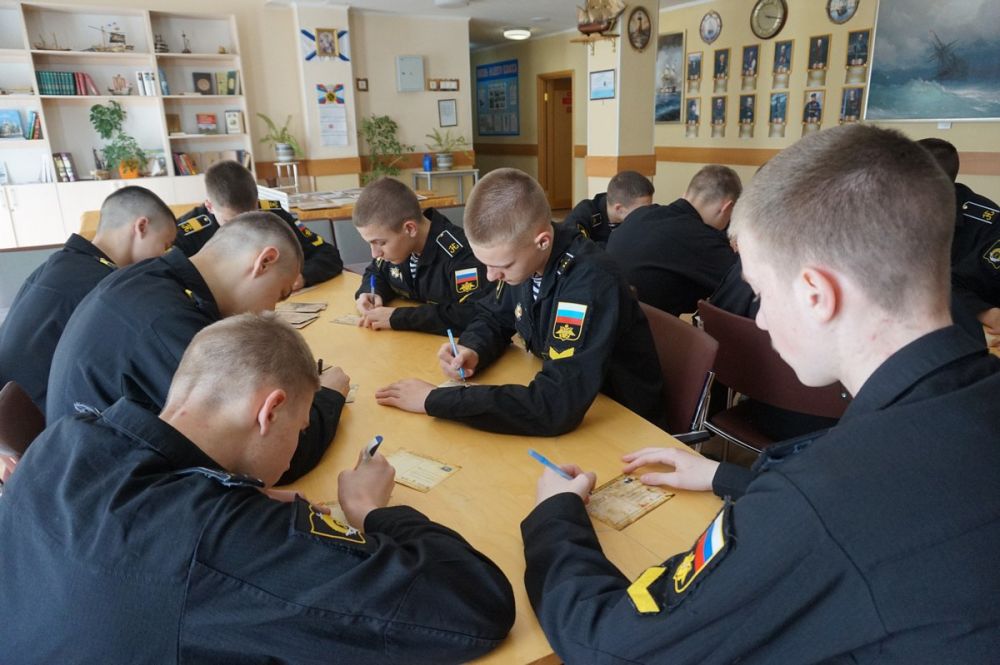 Воспитанники Севастопольского филиала НВМУ оказывают поддержку фронту Воспитанники Севастопольского филиала НВМУ оказывают поддержку фронту