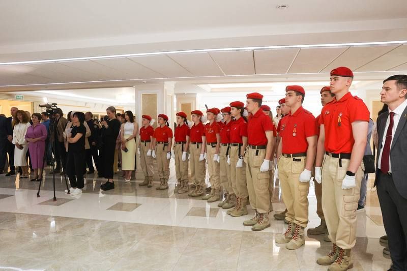 Екатерина Алтабаева: Сегодня в Совете Федерации приняла участие в открытии выставки «Великие книги Великой Победы. Должен знать каждый». Екатерина Алтабаева: Сегодня в Совете Федерации приняла участие в открытии выставки «Великие книги Великой Победы. Должен знать каждый».