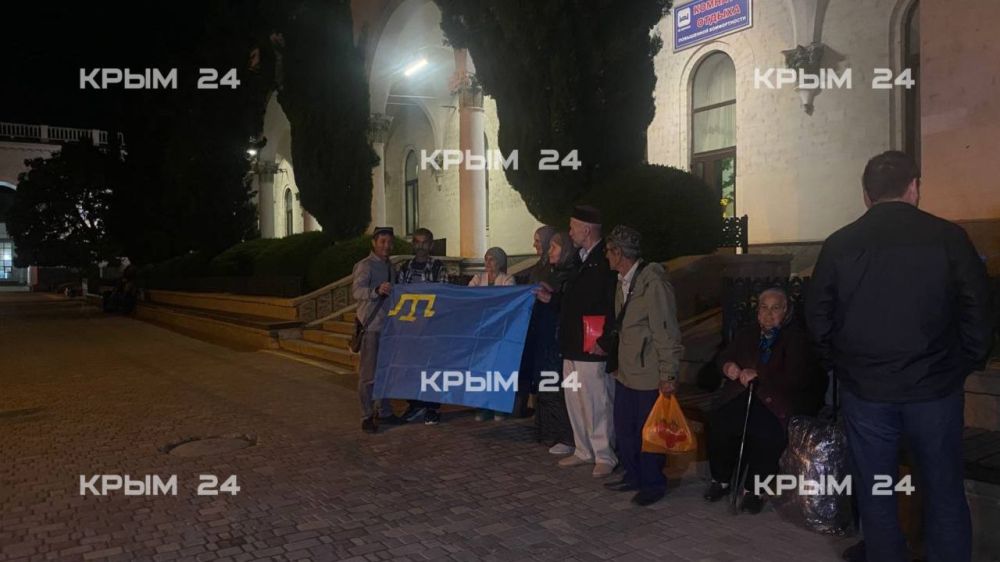 Группа паломников отправилась из Крыма в Мекку для совершения хаджа Группа паломников отправилась из Крыма в Мекку для совершения хаджа