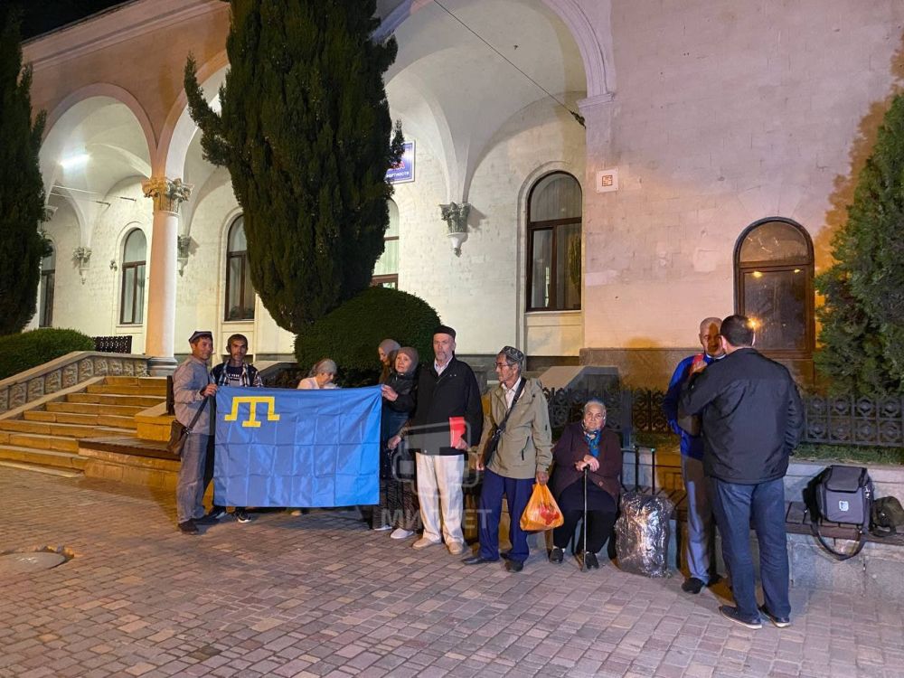 Последняя группа паломников выехала из Симферополя для совершения Хаджа-2025 в Мекку и Медину Последняя группа паломников выехала из Симферополя для совершения Хаджа-2025 в Мекку и Медину