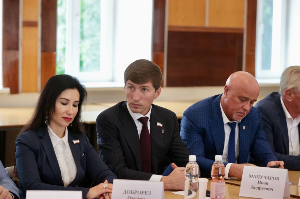 Иван Манучаров: Сегодня вместе с Владимиром Константиновым и членами Президиума Госсовета РК посетили медицинский институт им. С.И. Георгиевского при КФУ Иван Манучаров: Сегодня вместе с Владимиром Константиновым и членами Президиума Госсовета РК посетили медицинский институт им. С.И. Георгиевского при КФУ