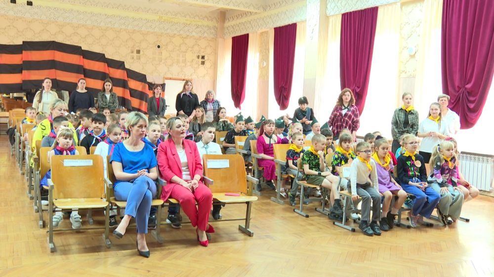 В Симферопольской школе №15 открылся летний лагерь В Симферопольской школе №15 открылся летний лагерь