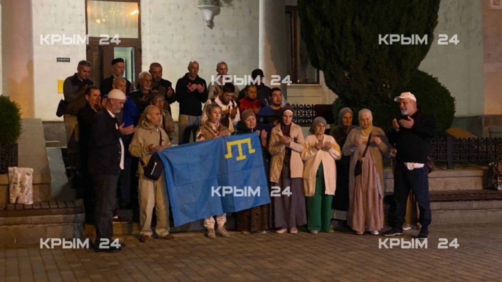 Группа паломников отправилась из Крыма в Мекку для совершения хаджа Группа паломников отправилась из Крыма в Мекку для совершения хаджа