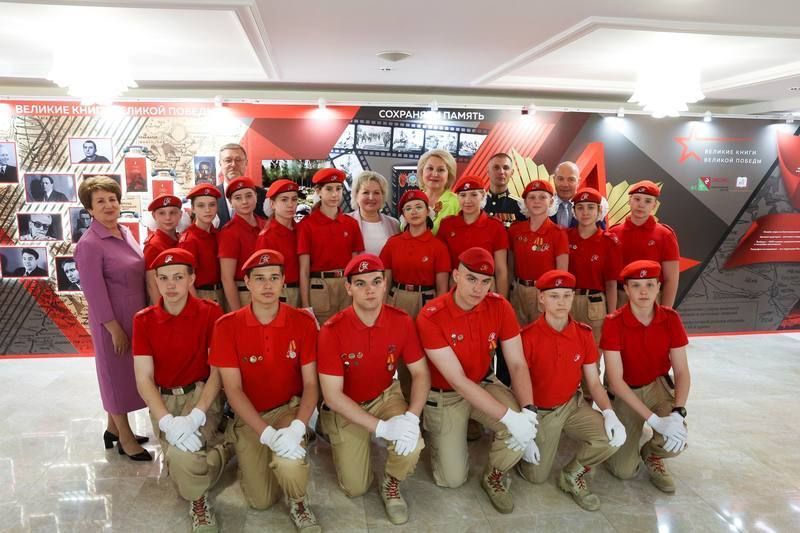 Екатерина Алтабаева: Сегодня в Совете Федерации приняла участие в открытии выставки «Великие книги Великой Победы. Должен знать каждый». Екатерина Алтабаева: Сегодня в Совете Федерации приняла участие в открытии выставки «Великие книги Великой Победы. Должен знать каждый».