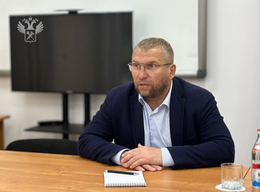 Валерий Пикалёв посетил таможенный пост Аэропорт Сочи Валерий Пикалёв посетил таможенный пост Аэропорт Сочи
