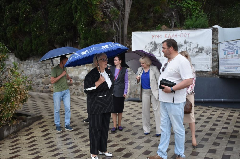 Галина Огнёва: Рабочий выезд в пгт Партенит Галина Огнёва: Рабочий выезд в пгт Партенит