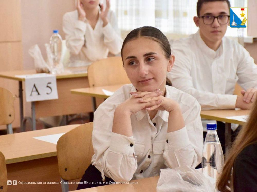 Около 2500 севастопольских выпускников сегодня сдали ЕГЭ по математике Около 2500 севастопольских выпускников сегодня сдали ЕГЭ по математике