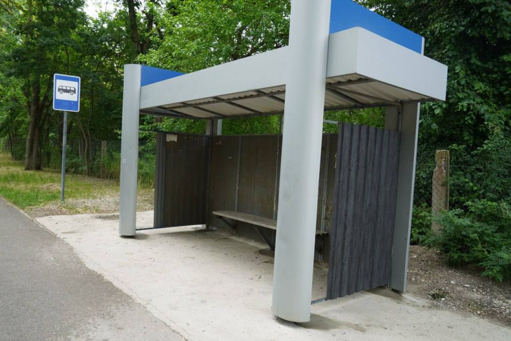 В прошлую пятницу в рамках прямого эфира «ВКонтакте» керчане обратились к главе администрации Керчи Олегу Каторгину с просьбой установить скамейку в месте остановки маршрута №37«Автовокзал – Керченская городская больница №...