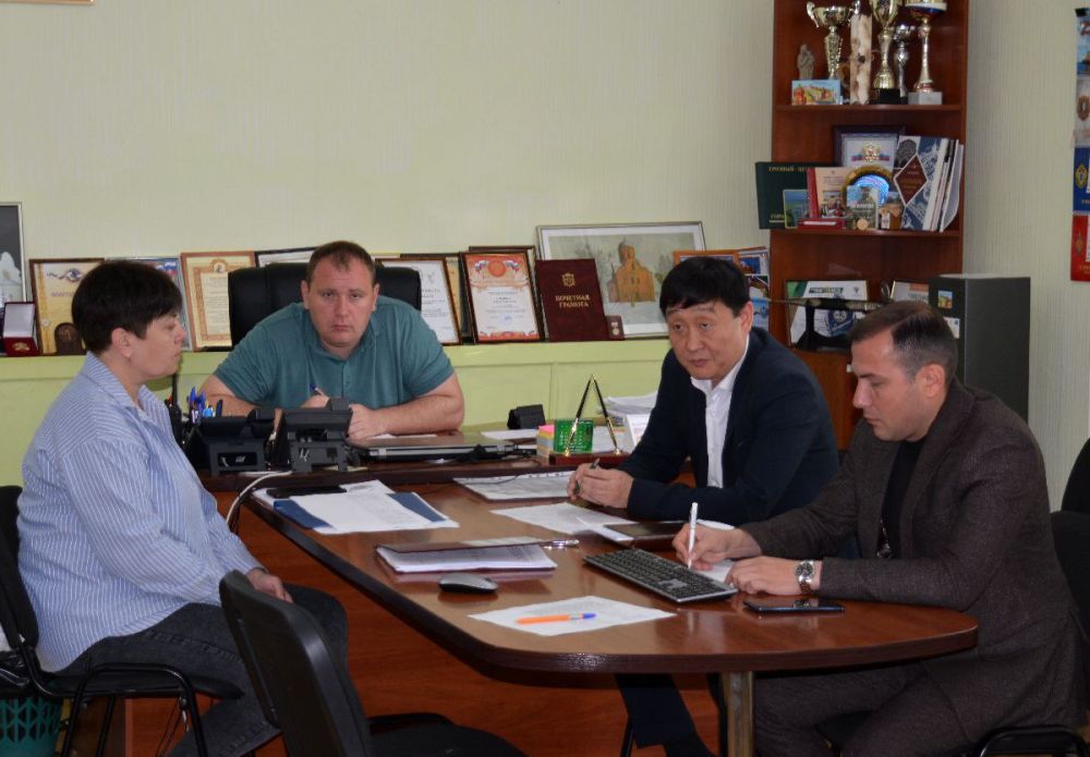 27 мая 2025 года заместитель министра сельского хозяйства Республики Крым Владимир Ан провел рабочее совещание с главами администраций сельских поселений Раздольненского района