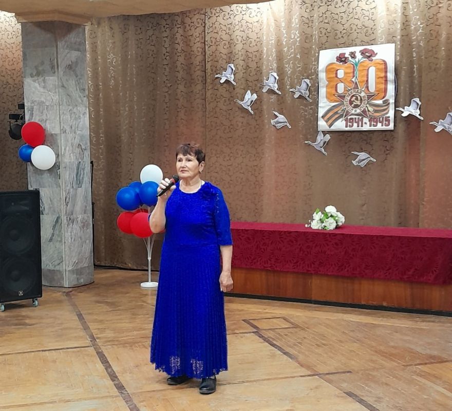      80-          ,    ,         ...