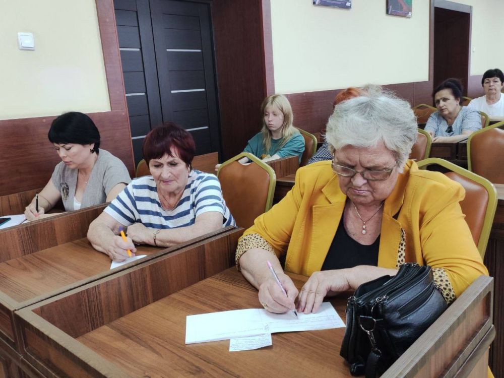 Игорь Ивин: Вопросы по оплате взносов на капитальный ремонт, тарифы, законодательные акты и права, которыми жители могут воспользоваться в данной сфере обсудили сегодня на рабочем совещании с заместителем министра... Игорь Ивин: Вопросы по оплате взносов на капитальный ремонт, тарифы, законодательные акты и права, которыми жители могут воспользоваться в данной сфере обсудили сегодня на рабочем совещании с заместителем министра...