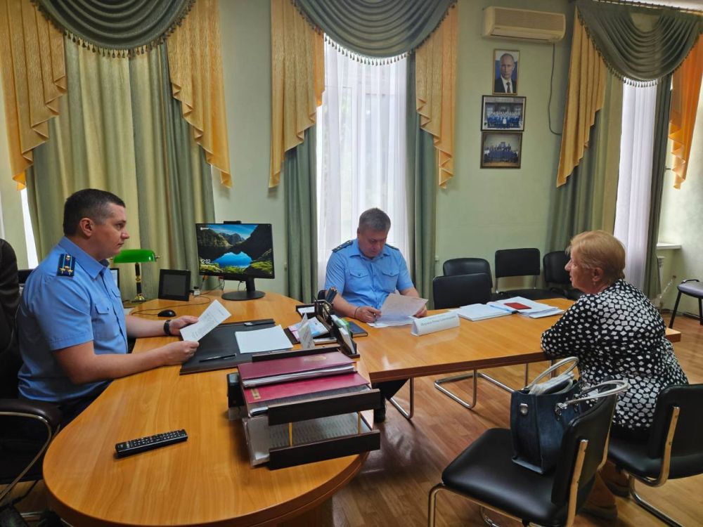 Заместитель прокурора Крыма Леонид Селивёрстов выехал в Феодосийскую специализированную школу-интернат Заместитель прокурора Крыма Леонид Селивёрстов выехал в Феодосийскую специализированную школу-интернат