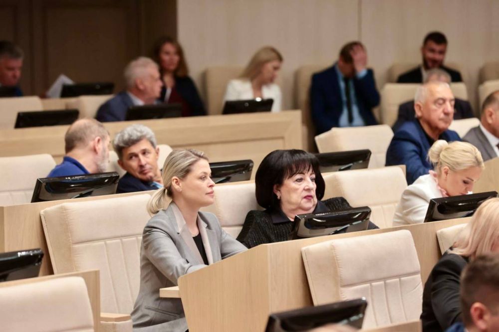 Госсовет Крыма расширил категории участников СВО, имеющих право на бесплатную землю или единовременную выплату 1 млн рублей Госсовет Крыма расширил категории участников СВО, имеющих право на бесплатную землю или единовременную выплату 1 млн рублей