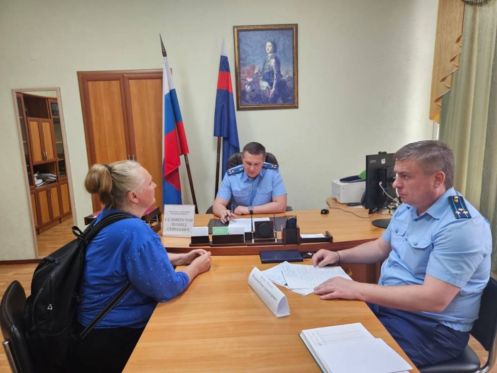 Заместитель прокурора Крыма Леонид Селивёрстов выехал в Феодосийскую специализированную школу-интернат Заместитель прокурора Крыма Леонид Селивёрстов выехал в Феодосийскую специализированную школу-интернат