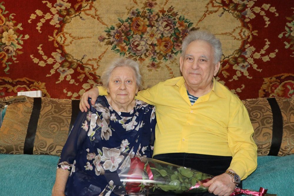 Сегодня 90-летний юбилей отмечает житель блокадного Ленинграда Леонид Ильич Гринбанд и 101-й день рождения - труженица тыла Раиса Николаевна Рыжова Сегодня 90-летний юбилей отмечает житель блокадного Ленинграда Леонид Ильич Гринбанд и 101-й день рождения - труженица тыла Раиса Николаевна Рыжова