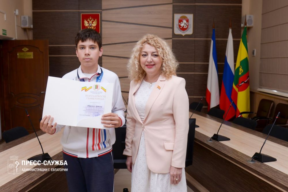 Галина Герасимова поздравила призеров соревнований по спортивному метанию ножа Галина Герасимова поздравила призеров соревнований по спортивному метанию ножа